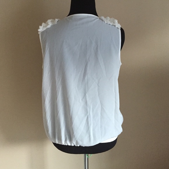 👍🏽Zara Blouse with Shoulder Appliqués - Picture 4 of 4