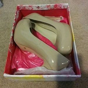 Chinese Laundry nude heels