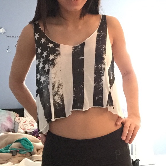 Black and White Flag Crop Top - Picture 2 of 2