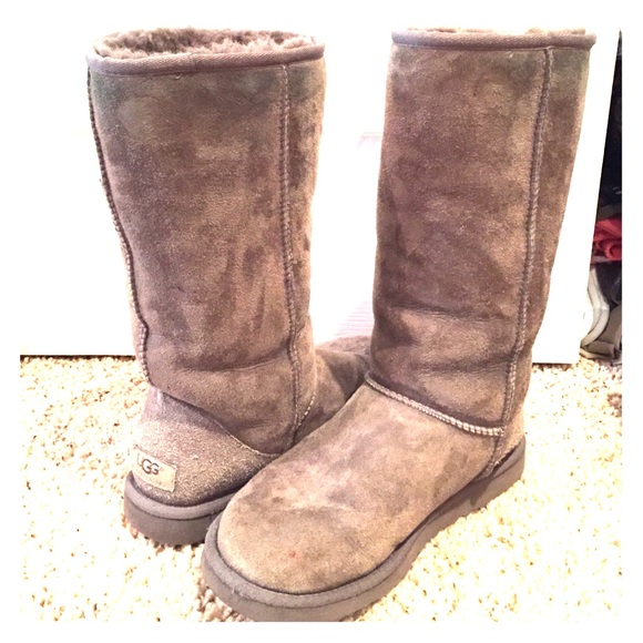 Gently used tall gray ugg boots