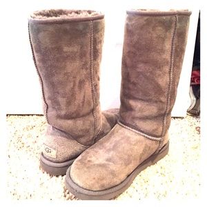 Gently used tall gray ugg boots