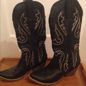 ✨weekend flash sale✨ Very Volatile Raspy boots