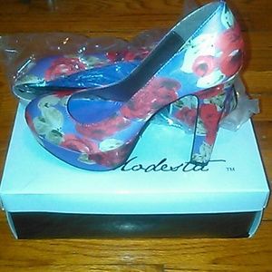 Very cute patterned heels