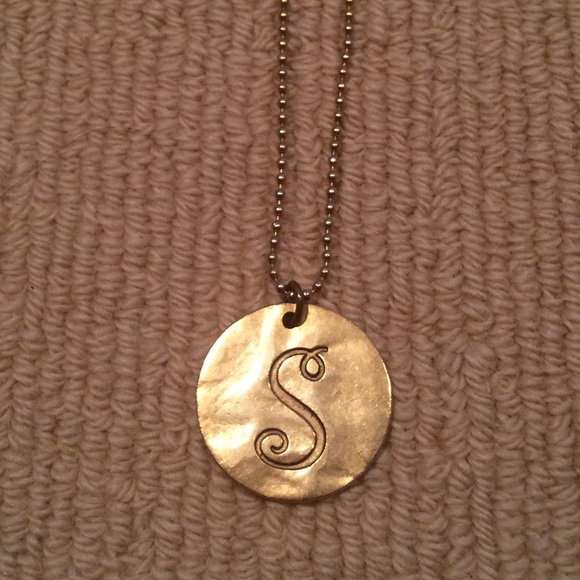 Gold "S" necklace