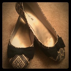 Black and ivory woven flats