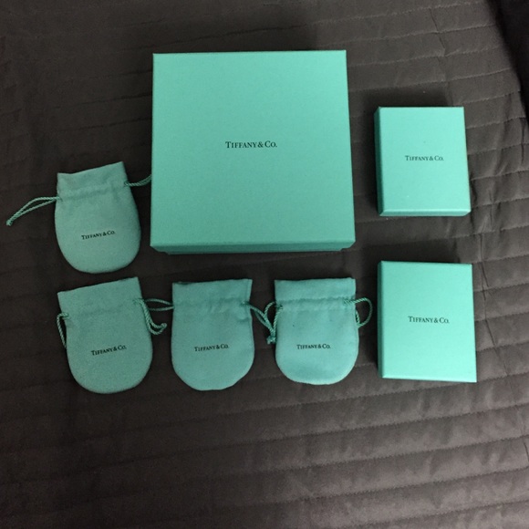 Bundle Tiffany & Co. dust bags & boxes