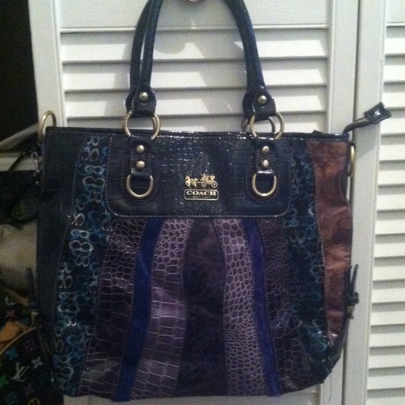 Beautiful black coach handbag!!