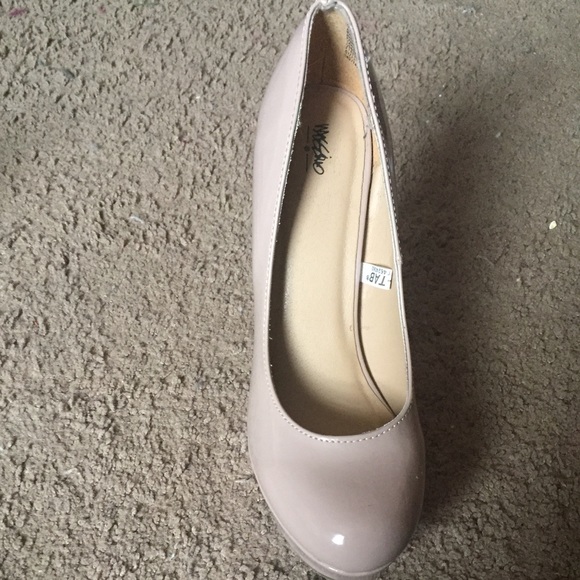 Nude Mosimo patent heels