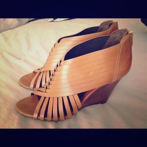 Vince Camuto Venita minimalist wedges. Sz 8.