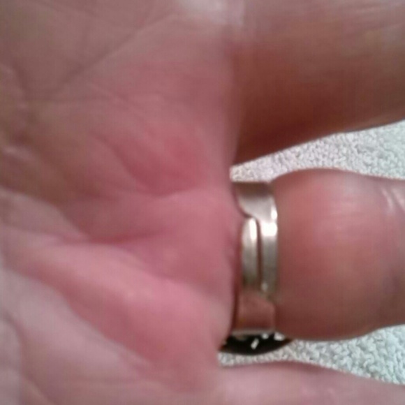 Ring - Picture 3 of 4