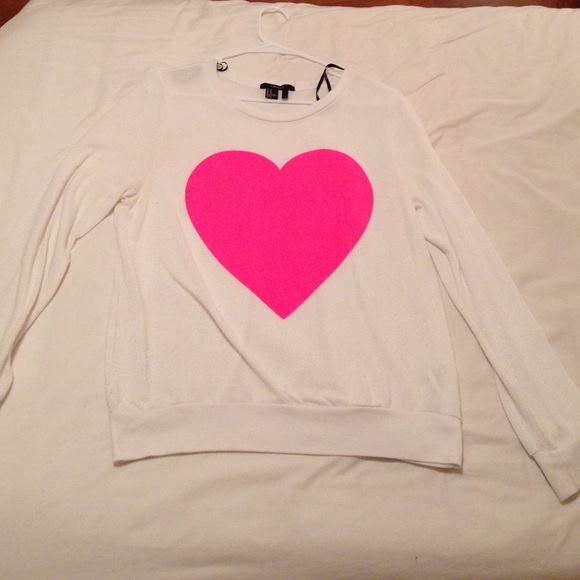 Forever 21 Sweaters - Forever21 heart sweater
