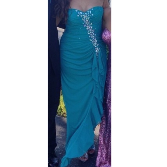 Dresses & Skirts - Prom/Ball dress