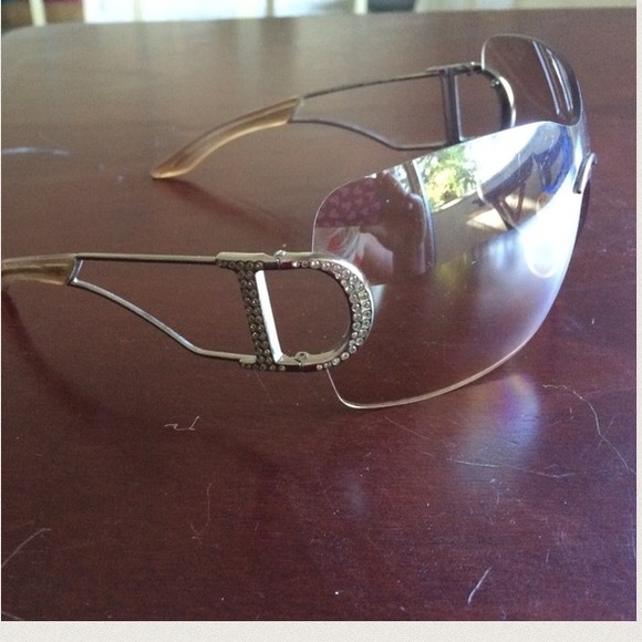 Dior Sunglasses w/ cases + cleaning rag 😎