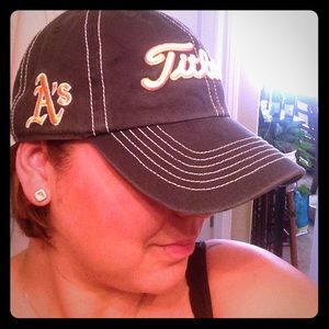 ❗️SALE❗️TITLEIST A's HAT