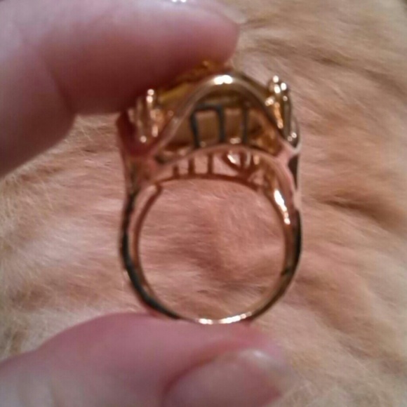 Ring - Picture 3 of 4