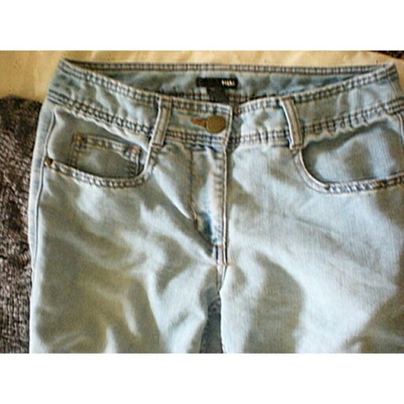 Lightwash Vintage Looking Jeans - Picture 2 of 4