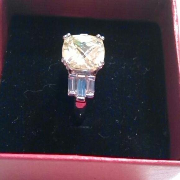 Ring - Picture 2 of 4