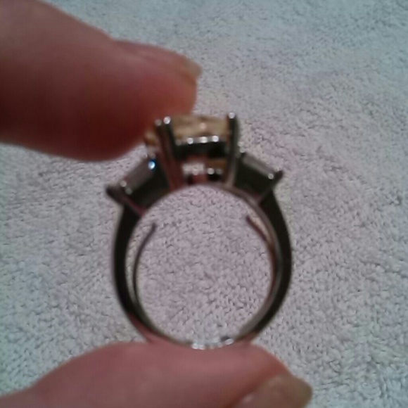 Ring - Picture 4 of 4