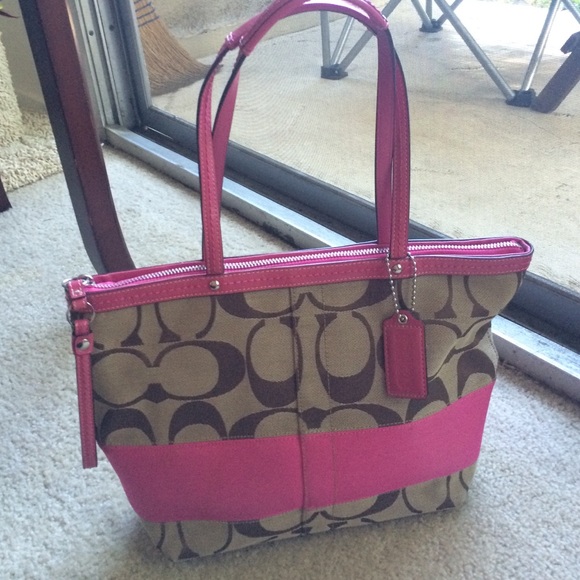 Like new Pink & Brown Coach Purse 💗