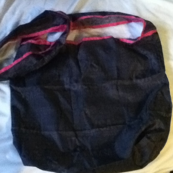 NWOT Victoria's Secret black & pink sports bag