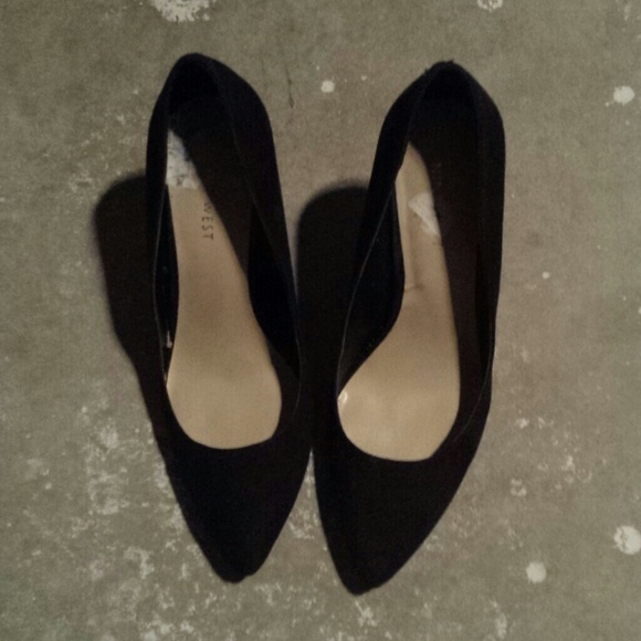 Black nine West pumps ...suede