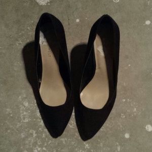 Black nine West pumps ...suede