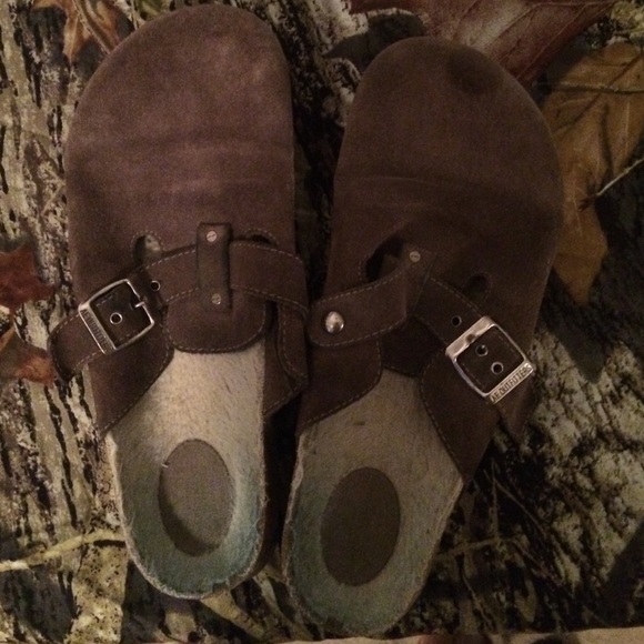 American eagle clogs