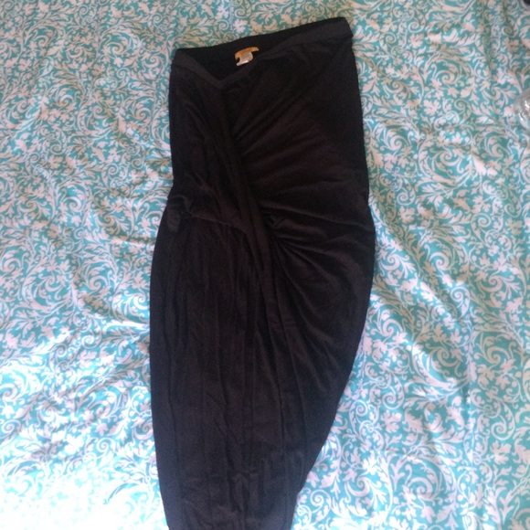 Short/long black skirt, fitted