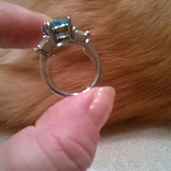 Ring - Picture 3 of 4