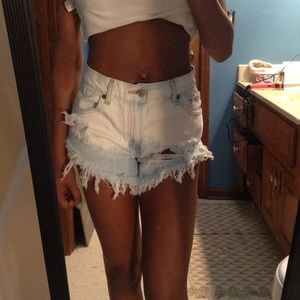 Levi hi waisted shorts