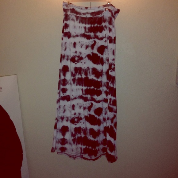 Long, white and black skirt! Perfect for the beach