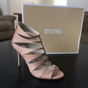 Michael kors nude Mavis size 6
