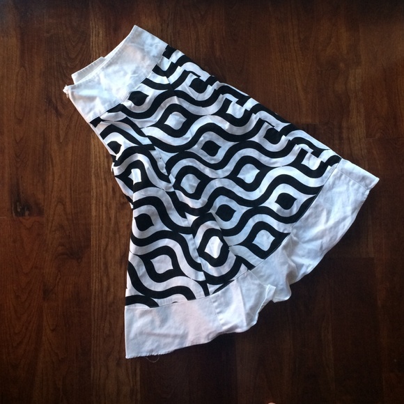 Flared geometric skirt