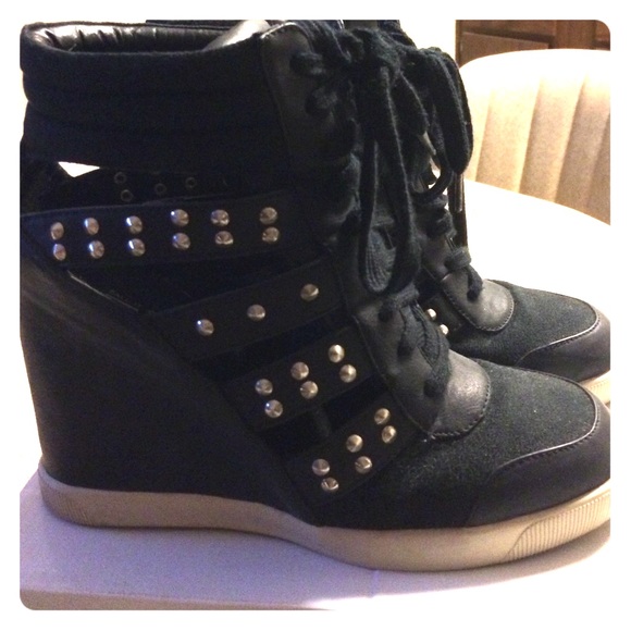 Sneaker wedges