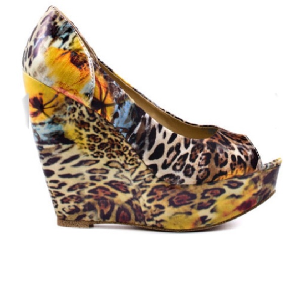 NIB! ZIGI SOHO multi colored wedges - Picture 1 of 4