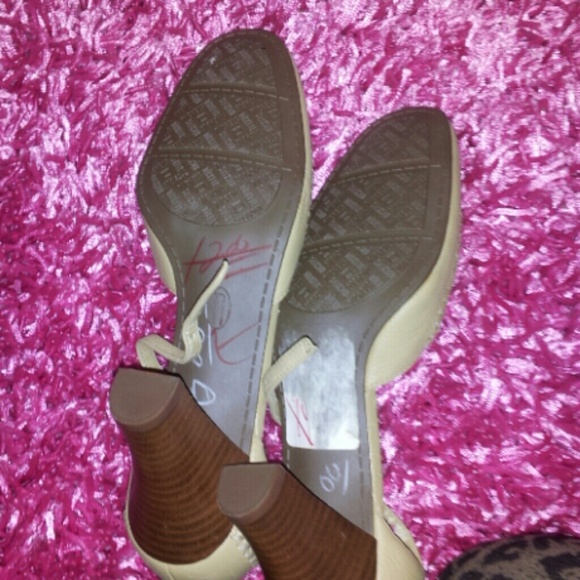 Heels - Picture 2 of 3