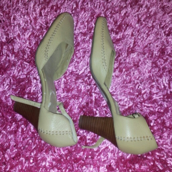 Heels - Picture 3 of 3