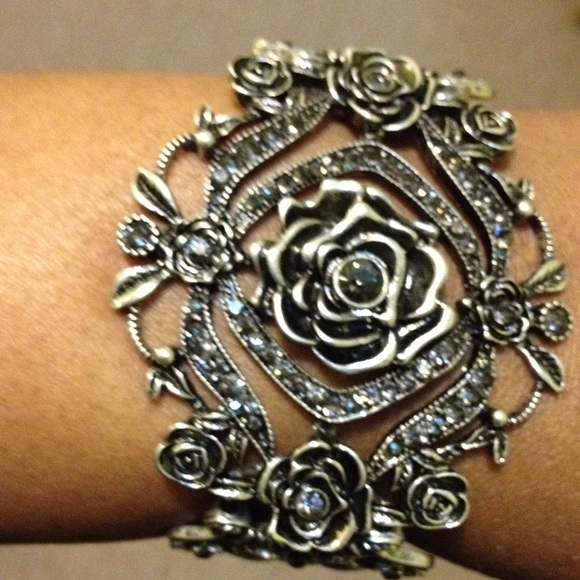 🐌Beautiful Designed Bracelet🐌