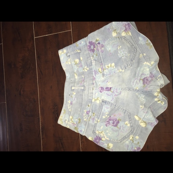 shorts - Picture 2 of 3