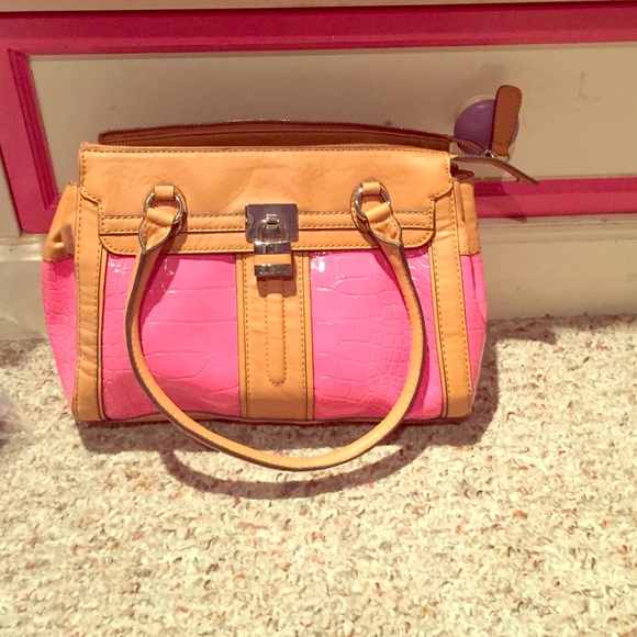 A Guess pink/tan purse pretty small - Picture 1 of 4
