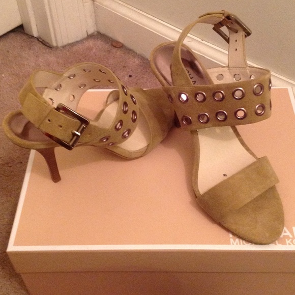Michael Kors heels - Picture 2 of 4