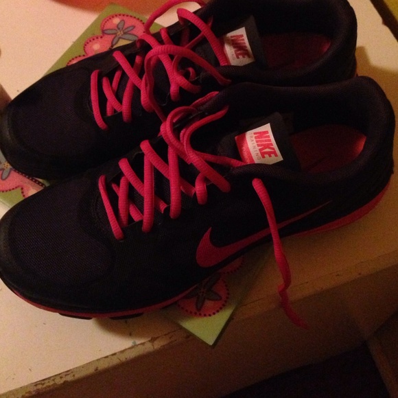 Brand new nike dual fusion