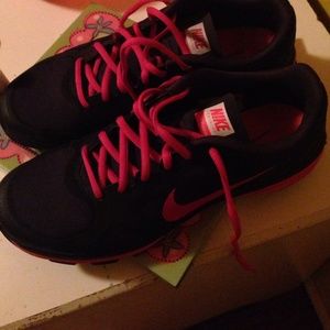 Brand new nike dual fusion