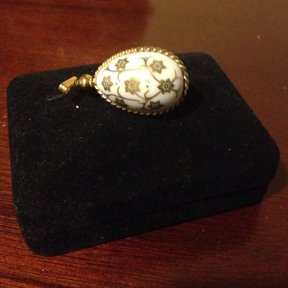 Gorgeous vintage pendant