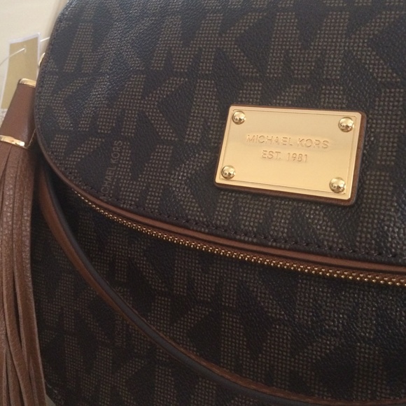 NWT Michael Kors Jet Set Tassle Shoulder Bag - Picture 3 of 4