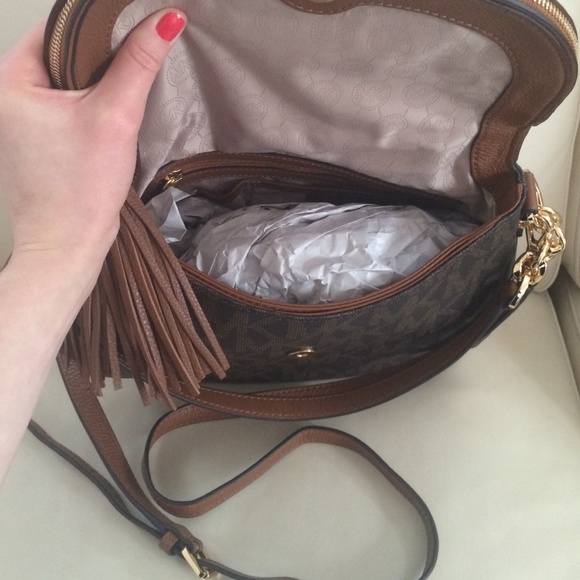 NWT Michael Kors Jet Set Tassle Shoulder Bag - Picture 4 of 4