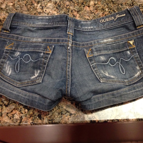 Guess size 27 Jean shorts - Picture 2 of 2