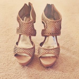 🎉 HOST PICK - Vera Wang Nude Heels