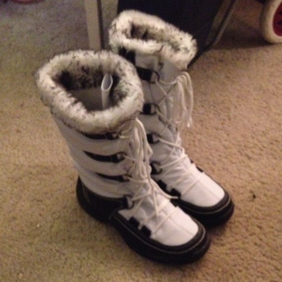Snow boots - size 7