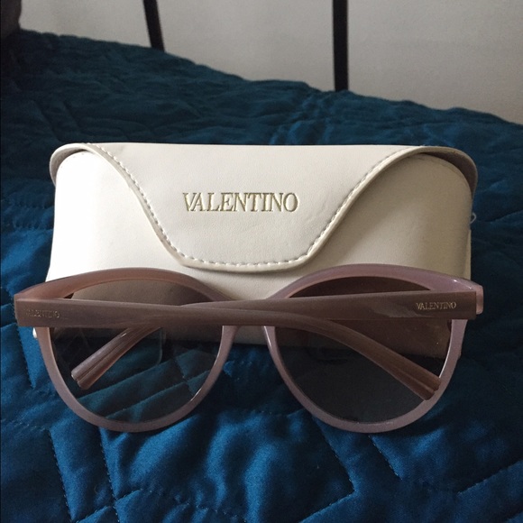 *SOLD*Valentino Scalloped Cat Eye Frame Sunglesses - Picture 2 of 4
